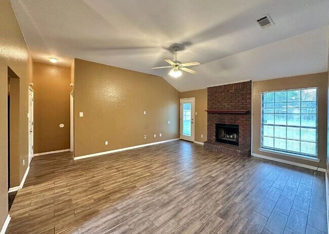 Building Photo - 3805 Sawtooth Dr