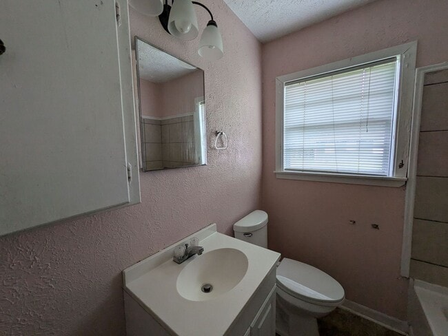 Foto del edificio - 12843-12849 Hamshire Rd