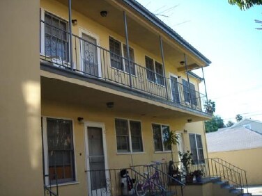 Building Photo - 1225 S Fairfax Ave