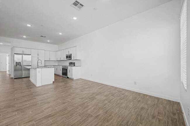 Building Photo - 8232 E University Dr