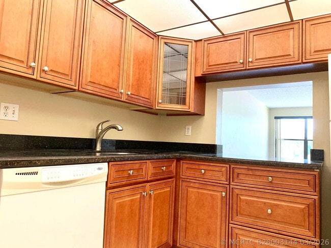 Building Photo - 2312 S Cypress Bend Dr