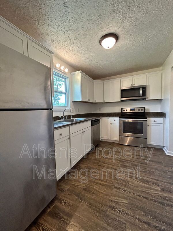 Foto del edificio - 105 Howell Way