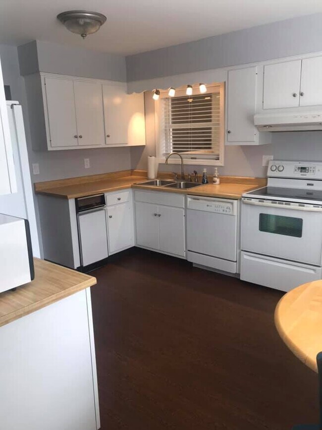 22 Williamsburg Cir Unit 22, Wheeling, WV 26003 Condo for Rent in