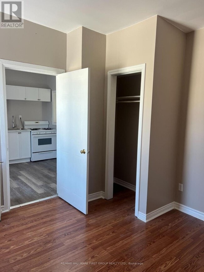 Photo du bâtiment - 730 Simcoe St S