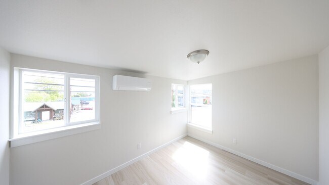 Foto del edificio - 2 Bed 1.5 Bath - Air Conditioning - No Pets - NAS Whidbey