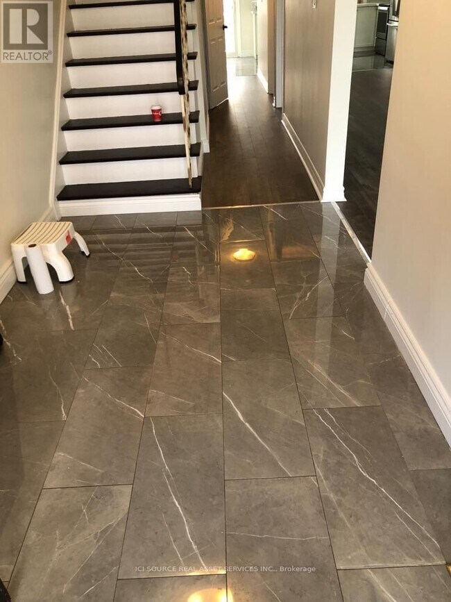 Photo du bâtiment - 81 Virginia Ave