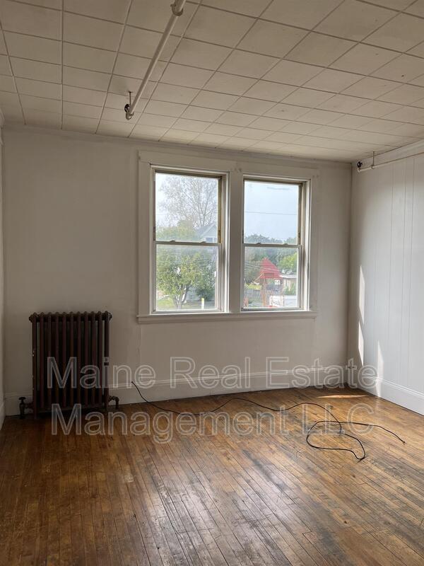 569 Hammond St Unit 5, Bangor, ME 04401 Condo for Rent in Bangor, ME