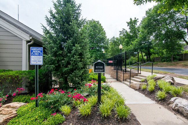 The Retreat at Woodlands Apartments - Kansas City, MO | Apartments.com