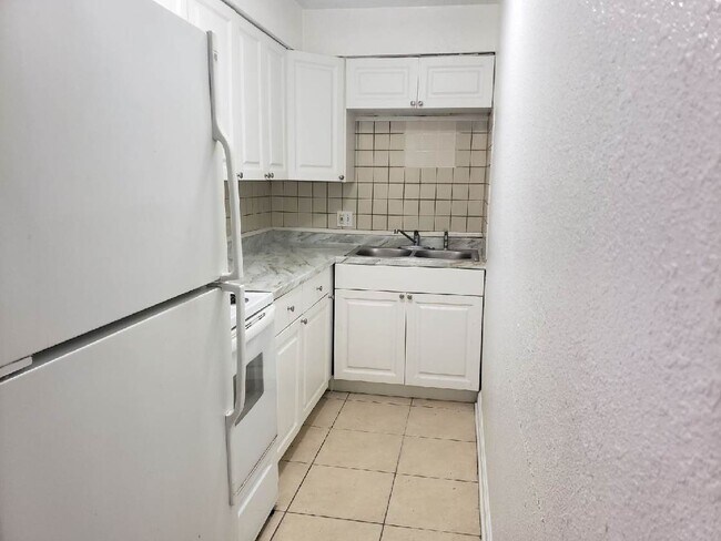 Foto del edificio - 8536 Channelview Cir