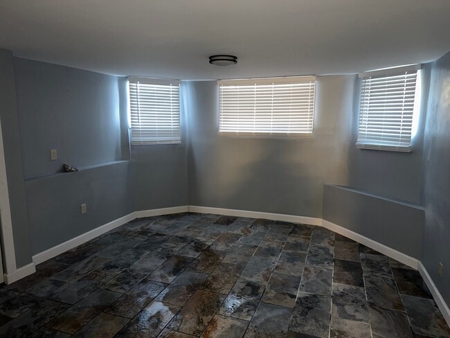 Building Photo - 7612 S Phillips Ave