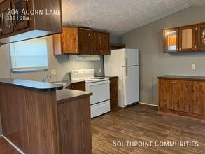 Building Photo - 204 Acorn Ln