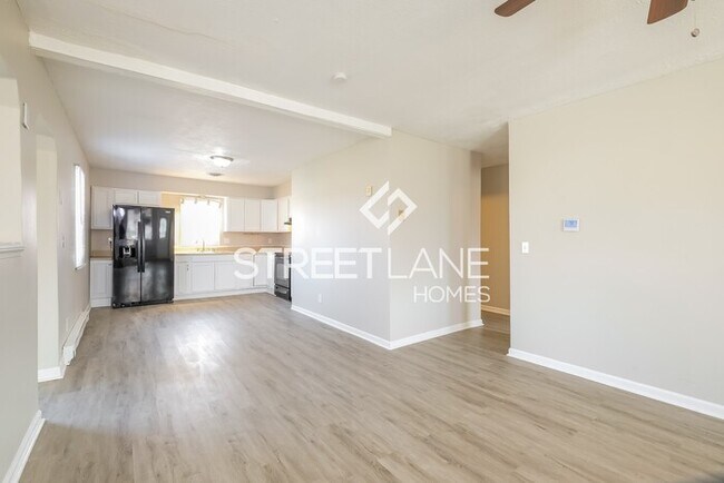 Building Photo - REDUCED!
