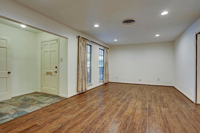 Foto del edificio - 5230 Jackwood St