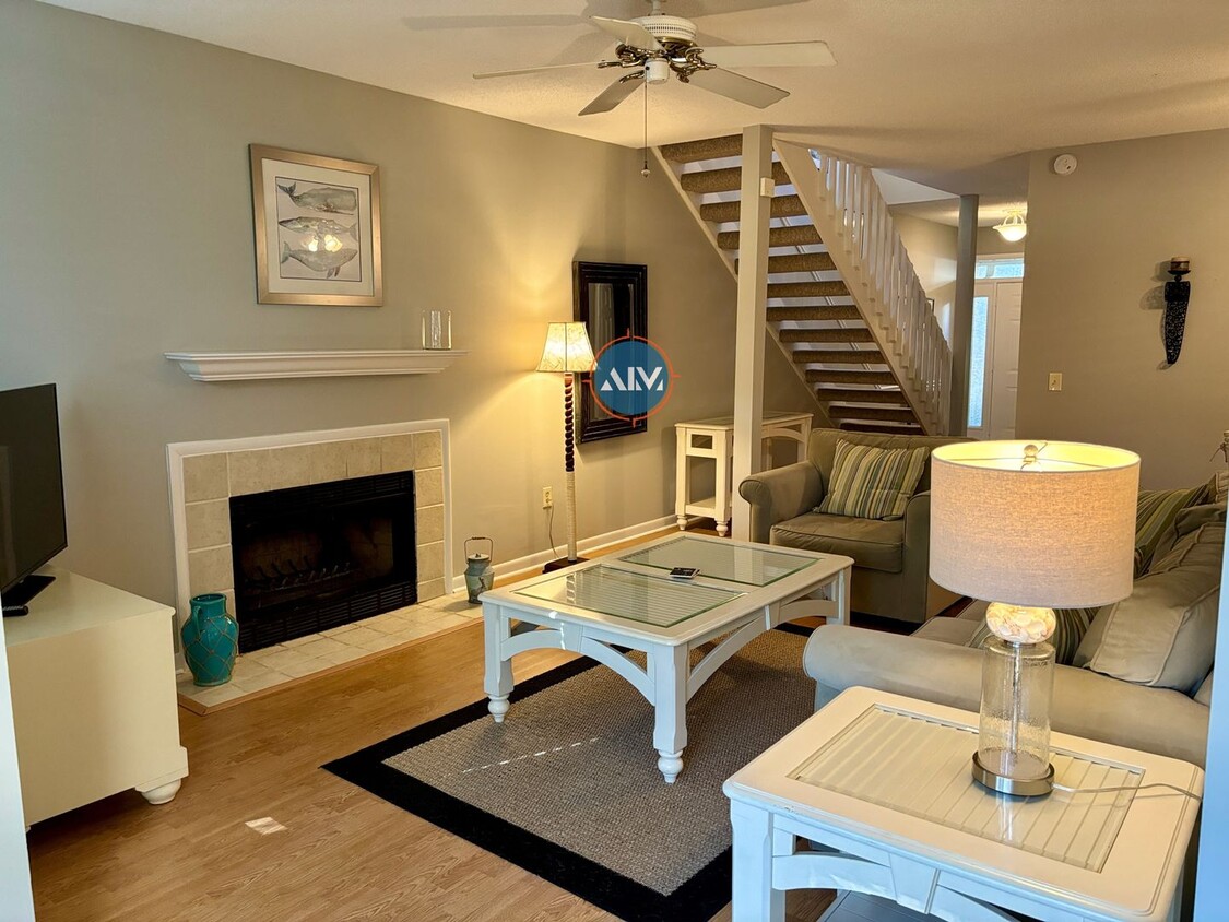 Primary Photo - Beautiful Townhouse located in Shipyard Pl...