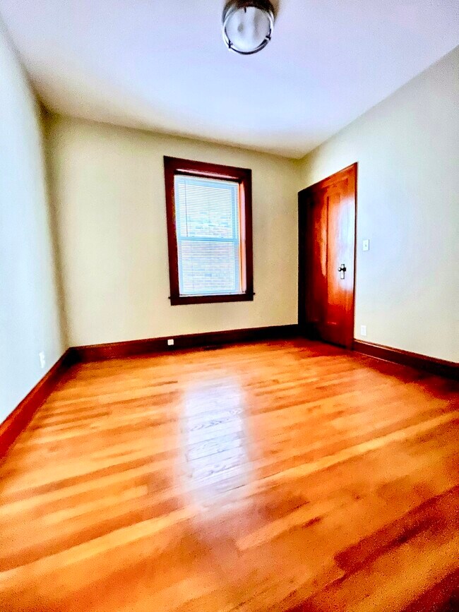 Foto del edificio - 3227 N Albany Ave