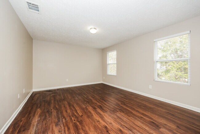 Building Photo - 608 Elderberry Way