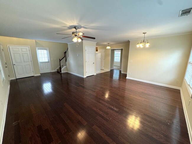 Foto del edificio - 5br House off S. Milledge FOR RENT