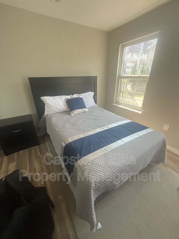 Foto del edificio - 216 Matthews Drive