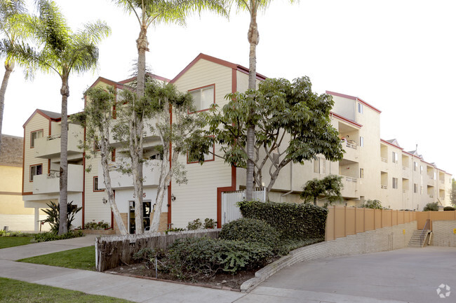 Building Photo - Villa Alondra