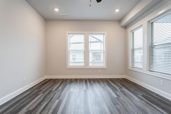 Foto del edificio - 4728 Highside Way SE