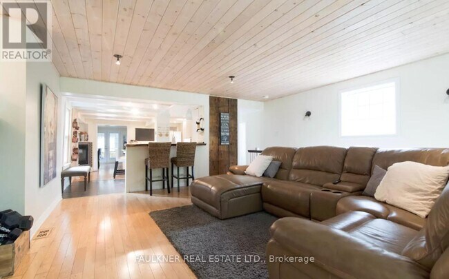 Photo du bâtiment - 36 Gwynne Ave