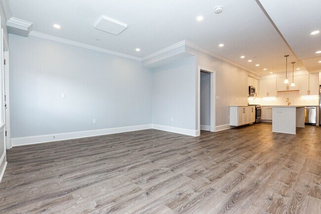 Building Photo - 122 Kenrick St