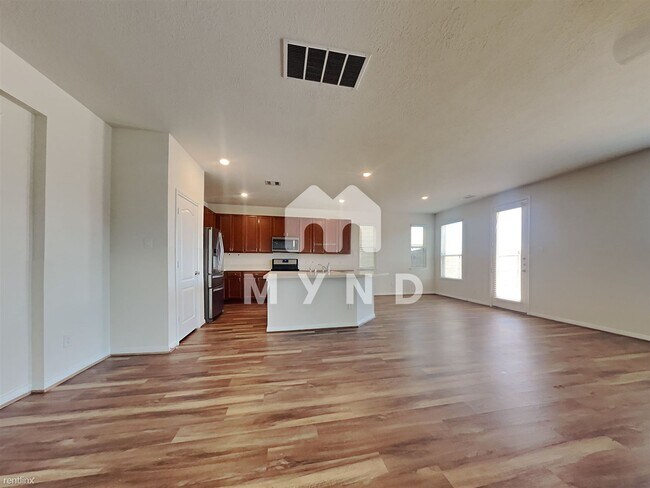 Foto del edificio - 5 br, 3 bath House - 16631 Bouldgreen St
