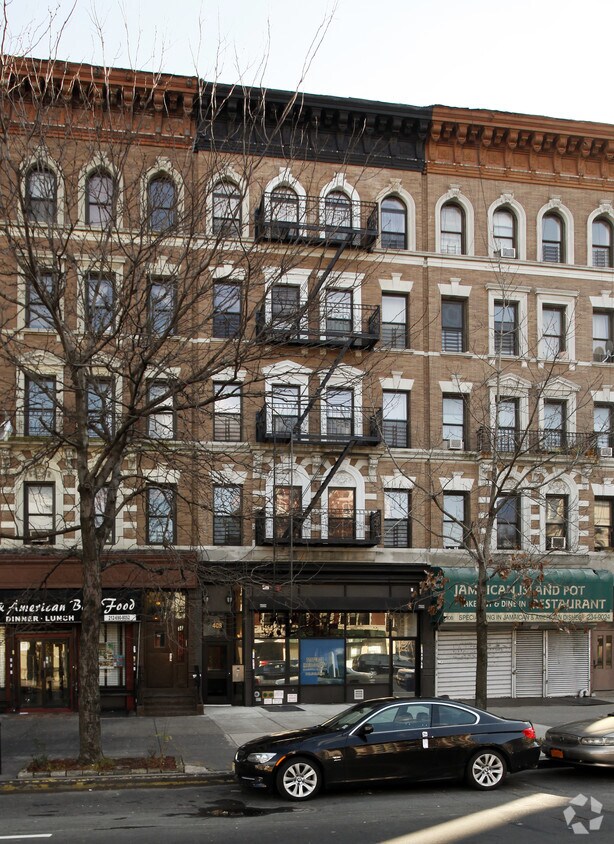 Foto del edificio - 408 Malcolm X Blvd