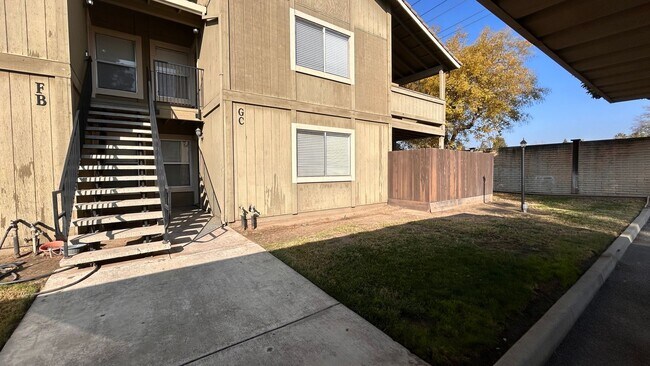 Building Photo - Water/Sewer/Garbage Included