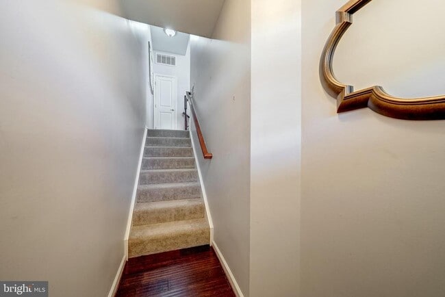 Building Photo - 25850 Clairmont Manor Square