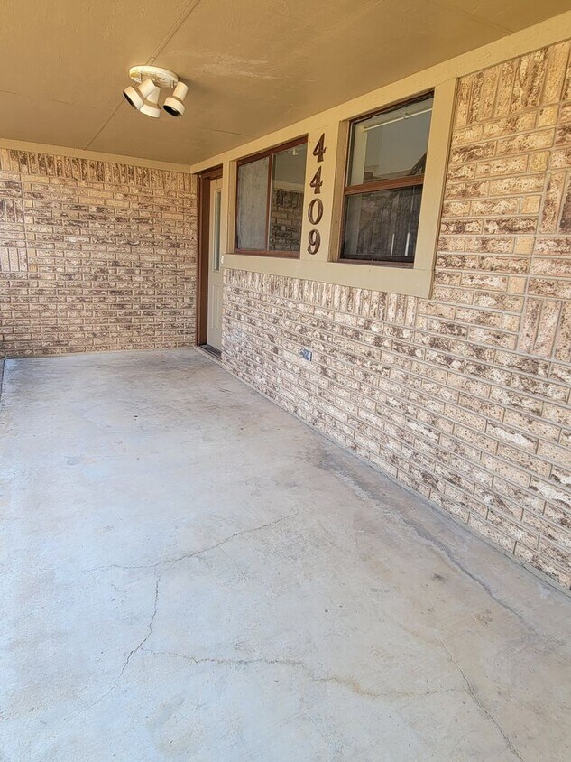 Primary Photo - Spacious 3 Bedroom Available NOW!
