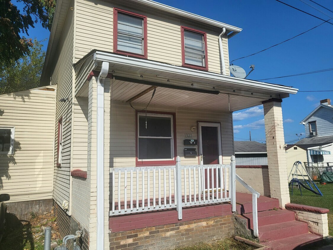 1327 Pacific Ave, Monaca, PA 15061 Townhome Rentals in Monaca PA