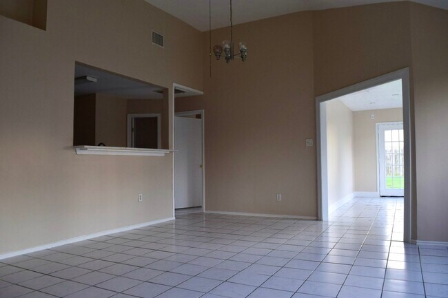 Foto del edificio - 15511 Scenic Haven Dr