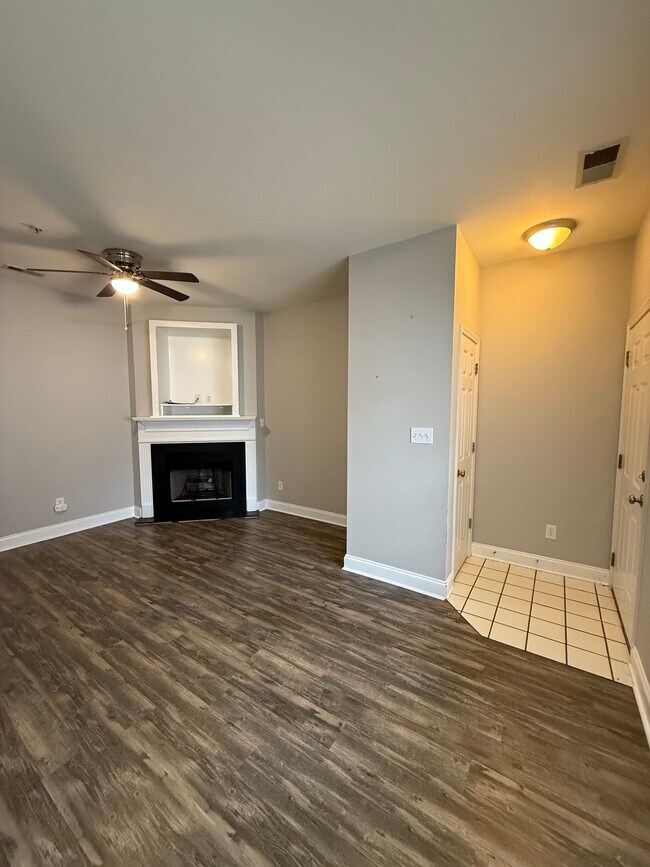 Photo - 917 Shearer St Apartment