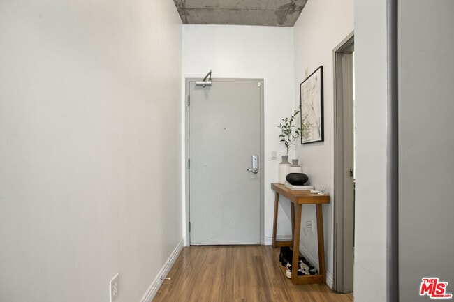 Building Photo - 645 W 9th St