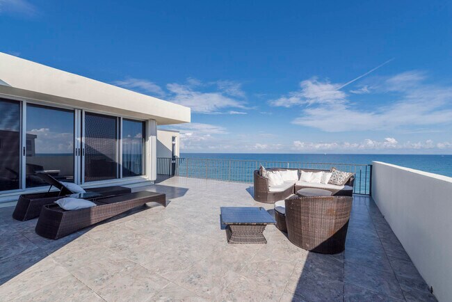 Foto del edificio - 300 S Beach Rd