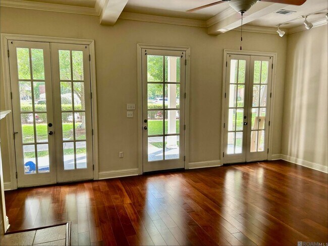 Foto del edificio - 2137 S Commerce Ave