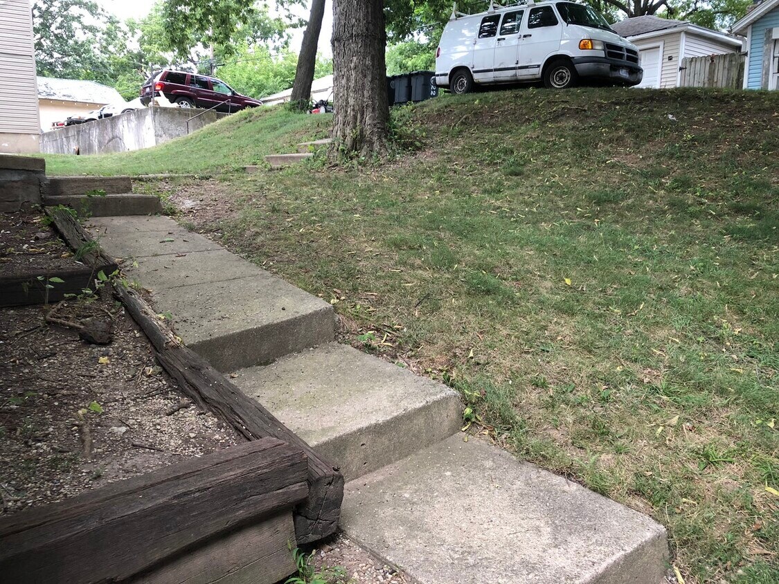 ¡Un patio trasero sereno! - 222 Klee Ave