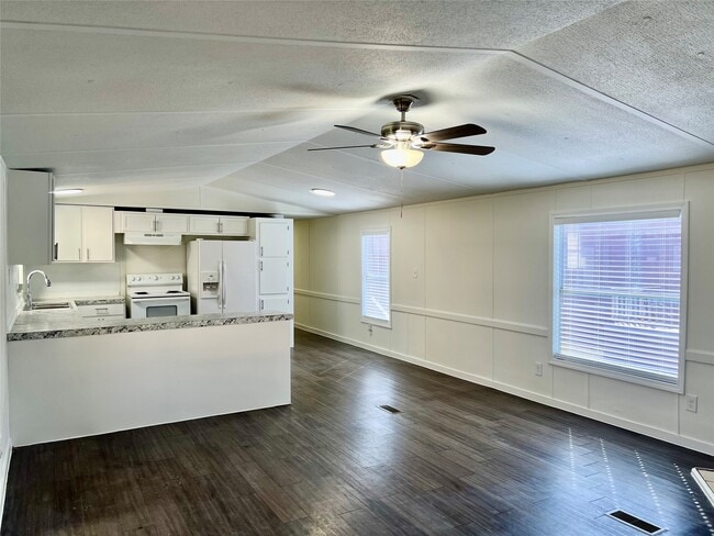 Building Photo - 20517 N Navasota St