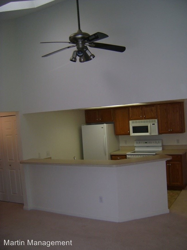 Building Photo - 1140 Shadow Ln