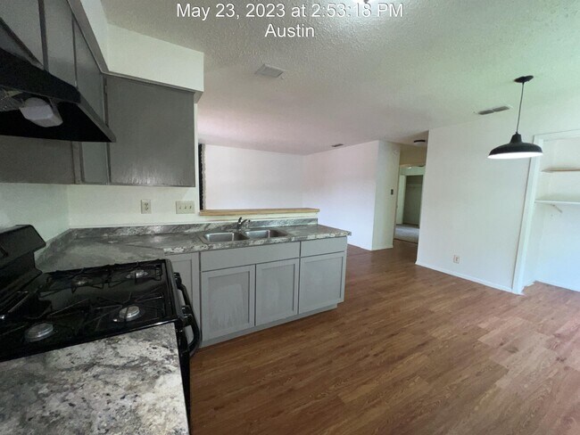 Building Photo - 2204 Leah Cove