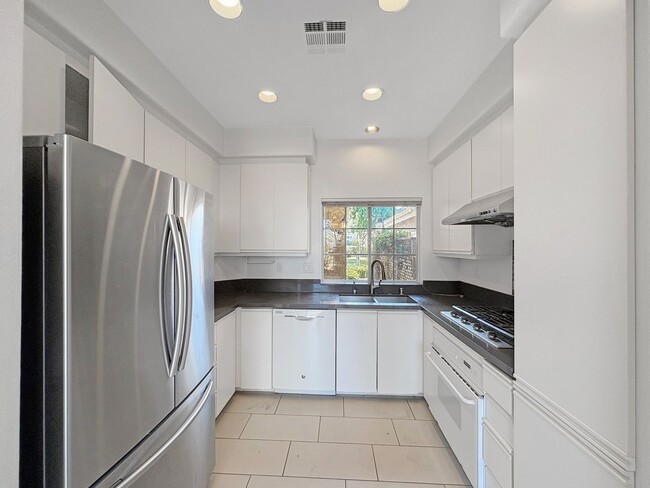Building Photo - Bright & Spacious 2-Bedroom Home in Mira Mesa
