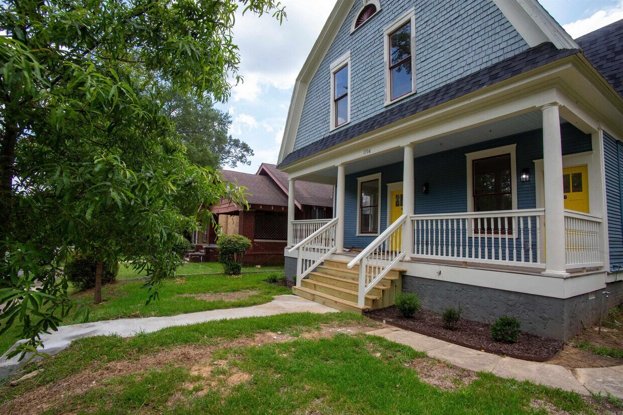 Primary Photo - 1704 S Park St