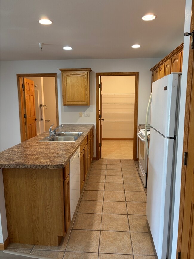 Building Photo - 3634 Calvert Rd