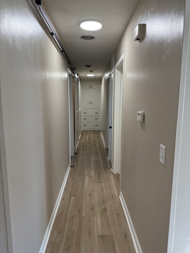 Foto del edificio - 8514 W 9th St N