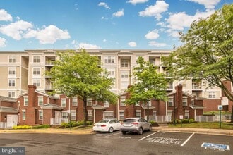 Building Photo - 1645 International Dr