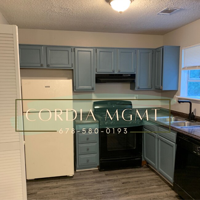 Foto del edificio - Simple and Updated Ranch Style Home and Beautiful Back Yard 3 bedroom 2 bath Home