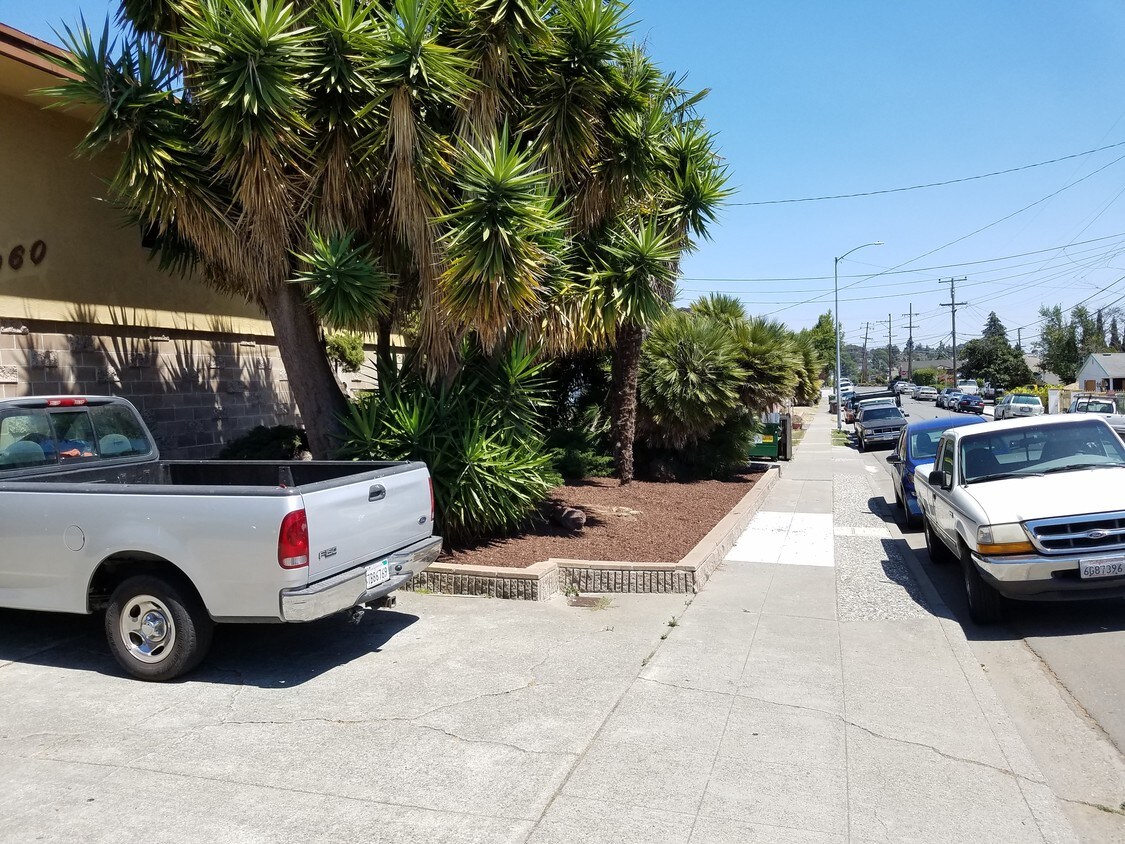 Primary Photo - 16060 Maubert Ave