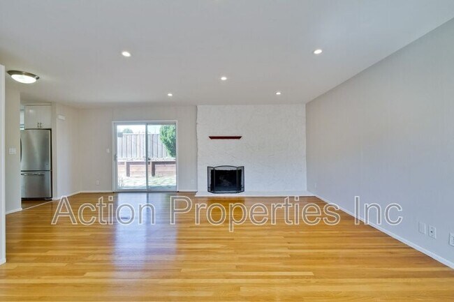 Building Photo - 1353 Flicker Way