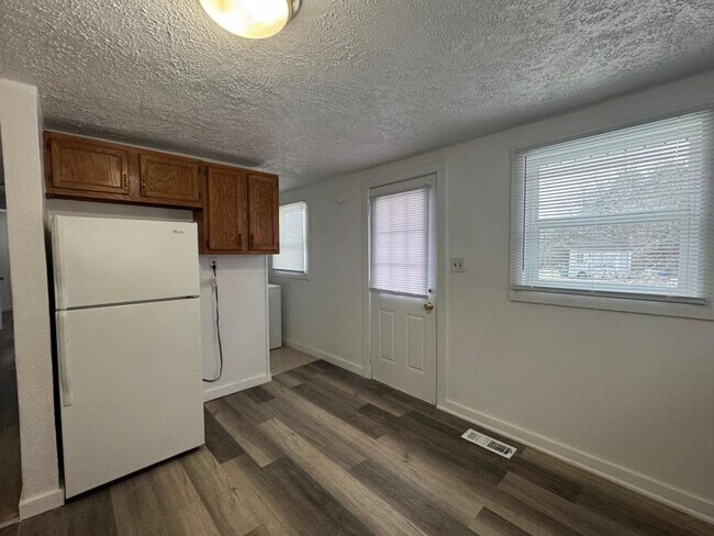 Foto del edificio - 413 Sandlewood Rd